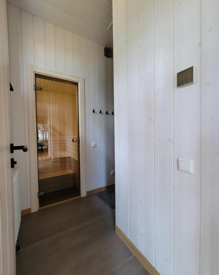 Beach House Trimpas Ungeni Exterior photo